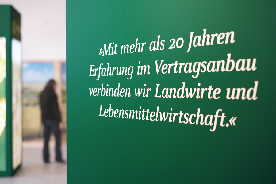 SAATBAU Messestand / Im Raum